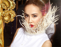 栅栏间隙偷窥你-蔡依林-人人钢琴网